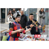 非遗教学+各民族美食“投喂” 益阳医专民族团结文化游园会火出圈