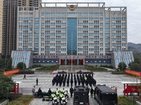 江永：李群辉看望慰问公安民辅警 共庆中国人民警察节