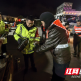 党旗映雪路 初心护民行