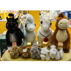 好评中国丨“马元素”焕新，引领新春消费潮