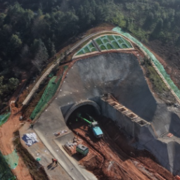 新突破！长赣高铁湖南段又一隧道顺利进洞