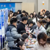 好评中国丨办好青年就业这件“家事与国事”