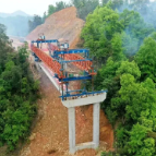 101吨箱梁精准落位！浏江高速公路主体建设再提速