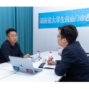 长沙理工大学“创业门诊”精准开方 导师为学生创客破解痛点