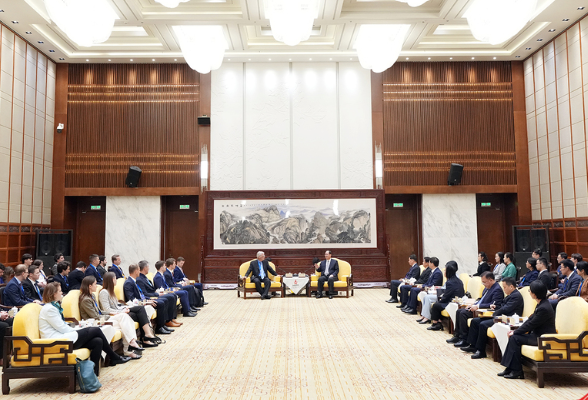 毛伟明会见第十一届中德青年领导者会议嘉宾代表