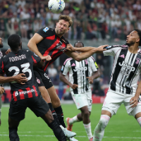 意甲：AC米兰0比0尤文图斯，萨勒马克尔斯中框