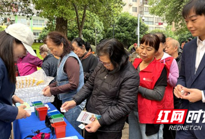 趣味游戏+上门入户，麓谷街道锦绣社区推动垃圾分类宣传走深走实