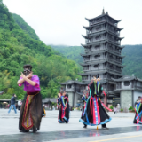 武陵源游玩新体验 张家界·标志门街区焕新升级