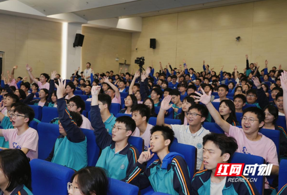 岳麓书会“悦科普”暨“讲书吧！少年”阅读行动走进弘益高级中学