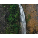 中方新建镇小岩村：群瀑奔涌 山水成画