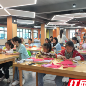 非遗承雅韵,稚趣启芳华——雁峰区图书馆举办非遗剪纸与艾锤制作公益活动