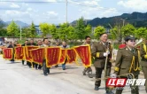 湘西保靖：政企纾橘困 果农感恩赠锦旗
