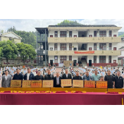 校友贺泽燚情系母校 10万余元物资助力溆浦乡村教育
