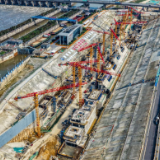 “五一”假期不停工 湘江长沙三线船闸项目主体施工迈入高峰期