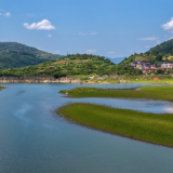 资兴市滁口镇：塘下草原铺绿毯 东江湖水映青山