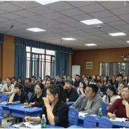 株洲市初中信息科技“AI通识课教学与赋能”专题教研在景炎中学举行