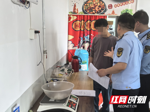 学生吐槽邵阳职院后街“外卖店资质乱、卫生差”，大祥区市场监管局出手了