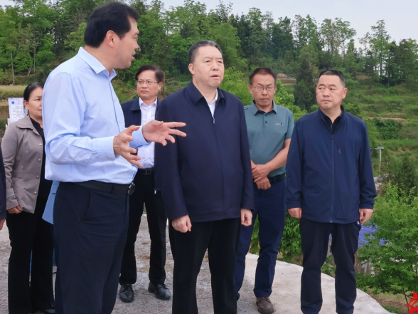 毛万春在湘西州参加省人大代表小组活动