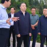 毛万春在湘西州参加省人大代表小组活动