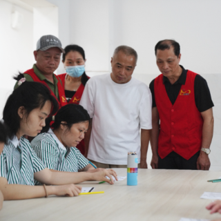 宜章县：“衣”往情深传温暖 爱心捐赠暖人心