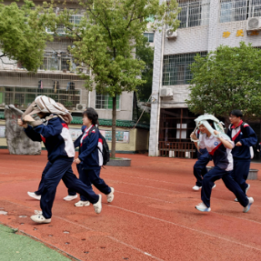 衡阳市十六中开展防踩踏应急疏散演练