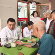 雁峰区黄茶岭街道第二社区卫生服务中心:免费体检进乡村 专家义诊送健康