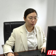 检验先锋欧阳丽:和文字过招 “把关”“开路”两不误