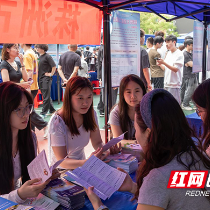 湖南铁道职院举办“巾帼筑梦才聚株洲”专场招聘会