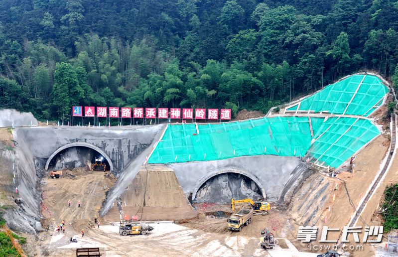 神仙岭隧道为双向六车道高速公路长隧道。