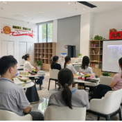 荷塘区总工会开展“玫瑰书香 湘阅芳华”巾帼劳模工匠进企业读书活动