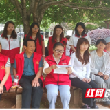 树下微党课润初心 校社共建育新风