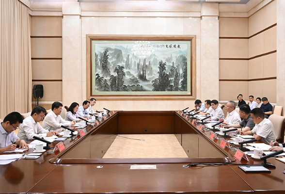 沈晓明与共青团中央书记处第一书记阿东一行会谈