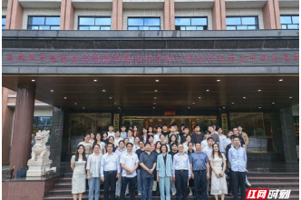 郴州市中小企业服务中心：把招聘会搬进生产车间