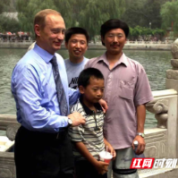 湖南工程师彭湃:我带了醴陵瓷器去北京,期待26年后与普京重逢