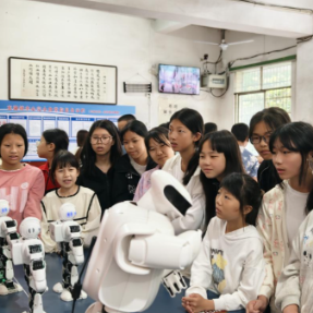衡山县科技活动周：“流动科技馆”开进乡小 听取现场“哇”声一片