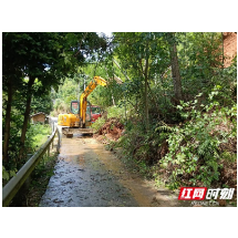 强降雨致绥宁多条公路中断 绥宁公路人连夜抢险打通“生命通道”