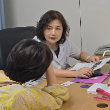 女性更年期不必“硬熬”!专家:这是健康管理“黄金窗口期”
