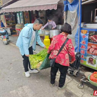 资兴市:兴宁镇整治“马路市场”还路于民