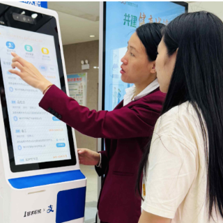 政务大厅引入“智能求职机”  便民服务再升级