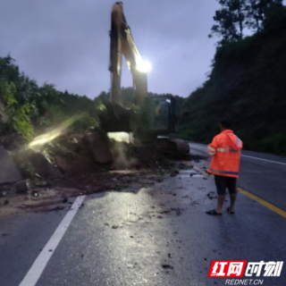 5小时抢通“安全线”！临武交通快速处置G234国道一处山体滑坡