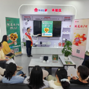 九久相伴暖人心 株洲联通为中高考家庭送关怀