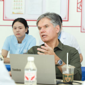 国际近视手术专家到访衡阳爱尔,共探屈光与老视矫正前沿技术