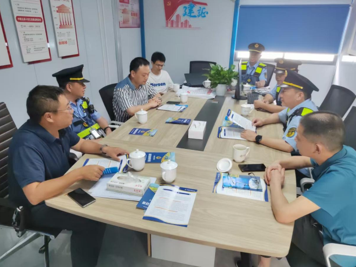 从“摆摊宣讲”到“上门服务” 零距离普法筑牢路政安全防线