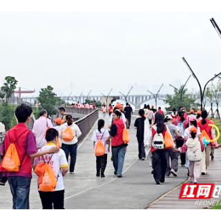 湘潭:庆“六一” 湘江边响起困境儿童的欢乐笑声