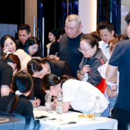 能“零重力”还能听懂指令?顾家家居“赫兹S9”在长沙首发,定义智能沙发新高度