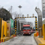 货车跑出“加速度” 湖南高速全国率先试点绿通查验“前移”