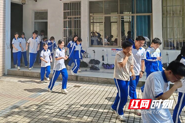 株洲市四中开展2026年防灾减灾应急疏散演练
