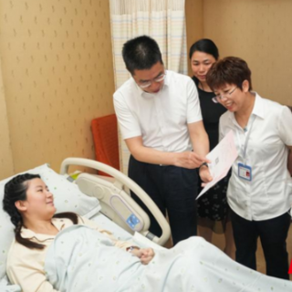 长沙为新生儿送上首张“出生纪念卡”，附赠新手爸妈育儿指南