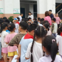 湖南省康复医院为黄土岭小学1100余名学生提供免费脊柱侧弯筛查
