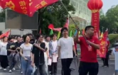 视频丨株洲高考现场，班主任扬旗助威“全力以赴必成功”